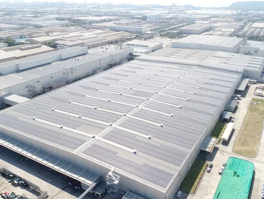 Mitsubishi Motors stawia na fotowoltaikę w swoich fabrykach