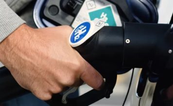 Cztery na dziesięć osób planujących zmianę auta, chce kupić samochód elektryczny