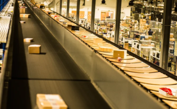 Poczta Polska wkrótce ogłosi przetarg na kolejny nowoczesny sorter paczek.