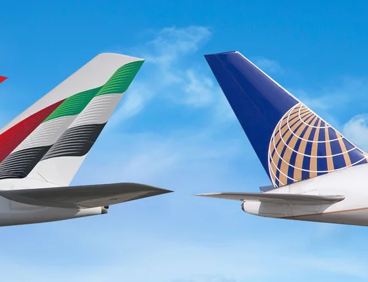 Emirates Airlines wprowadza współpracę typu code-share z United Airlines, poszerzając swoją ofertę połączeń lotniczych w kierunku Stanów Zjednoczonych.