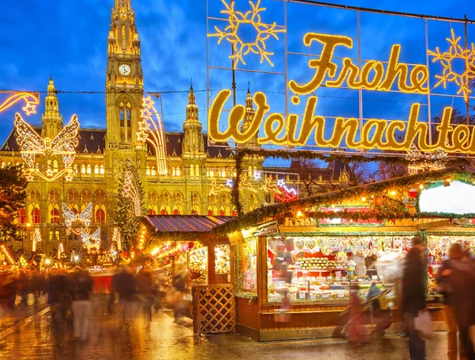 Polacy coraz chętniej spędzają święta i sylwestra poza domem