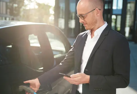 Elektromobilność w praktyce – regulacje dotyczące budowy stacji ładowania w Polsce